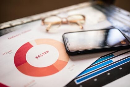 Para integrar seu e-commerce direto ao banco e otimizar operações, as APIs Financeiras são a solução. Elas permitem que seu s