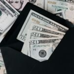 Para sair das dívidas, compare o Método Bola de Neve, que foca em pagar as menores dívidas primeiro para gerar motivação, e a