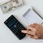 Para a Educação Financeira nas Escolas, o impacto no futuro do país é transformador, pois capacita cidadãos desde cedo a toma