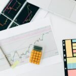 Para inteligência artificial na gestão usando IA para prever cenários, utiliza-se algoritmos avançados de machine learning pa