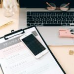 Para decidir entre Plano de Negócios e Business Model Canvas, avalie a fase do seu projeto. O Canvas é ideal para agilidade e