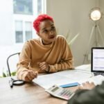 Para Planos de Cargos e Salários: Estruturando o crescimento interno, é essencial criar um sistema transparente de progressão