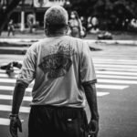 Como o comportamento da população acompanha o crescimento de Divinópolis