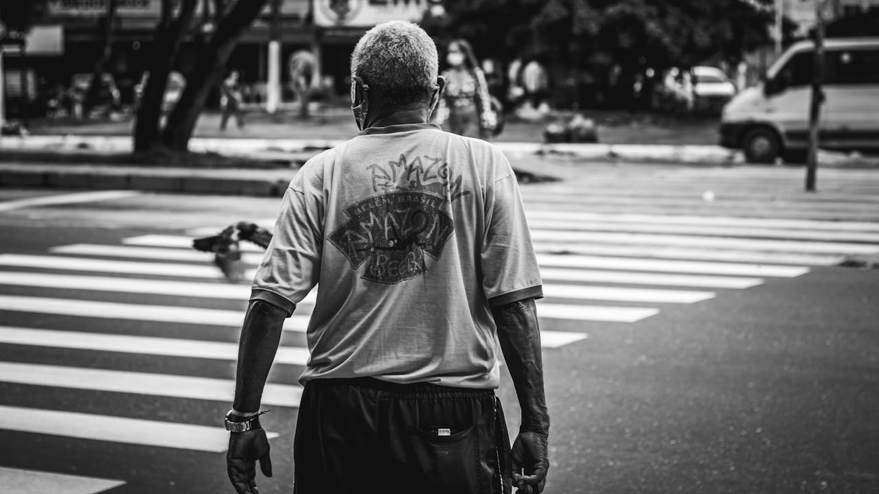 Como o comportamento da população acompanha o crescimento de Divinópolis