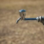 Economia de Água no Banheiro: 15 Dicas Essenciais para o Dia a Dia e Seu Bolso — como economizar água no banheiro dia a dia |