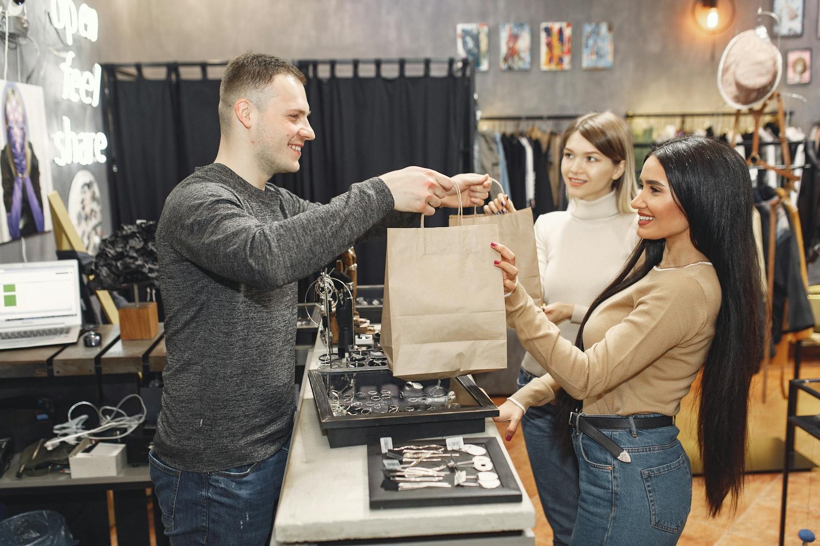 Como Fidelizar Clientes no Comércio Local Pequeno: O Guia Definitivo para o Sucesso Sustentável — como fidelizar clientes no