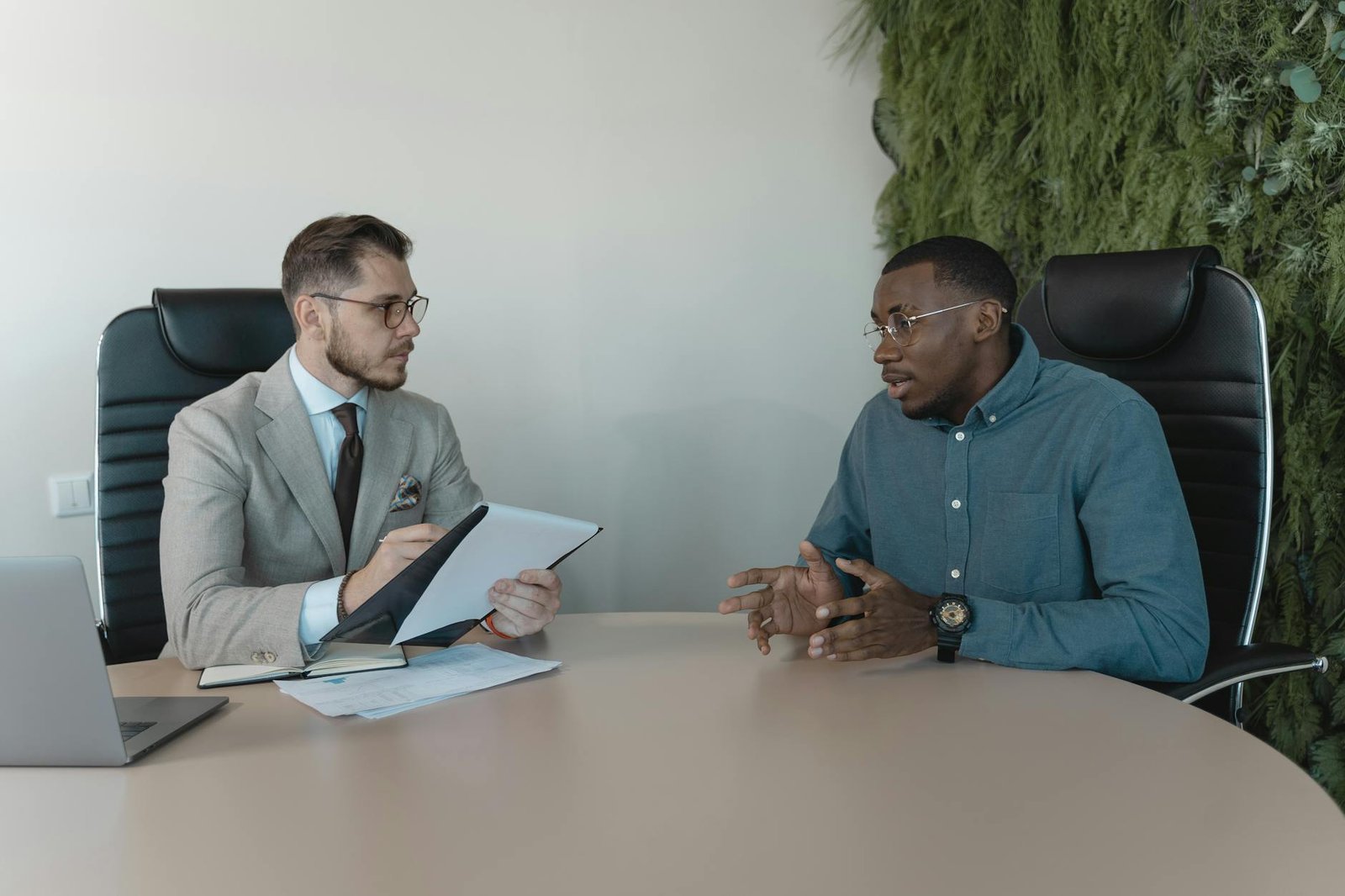 Guia Definitivo: Como Negociar Salário na Entrevista e Maximizar Sua Remuneração — como negociar salário na entrevista de emp