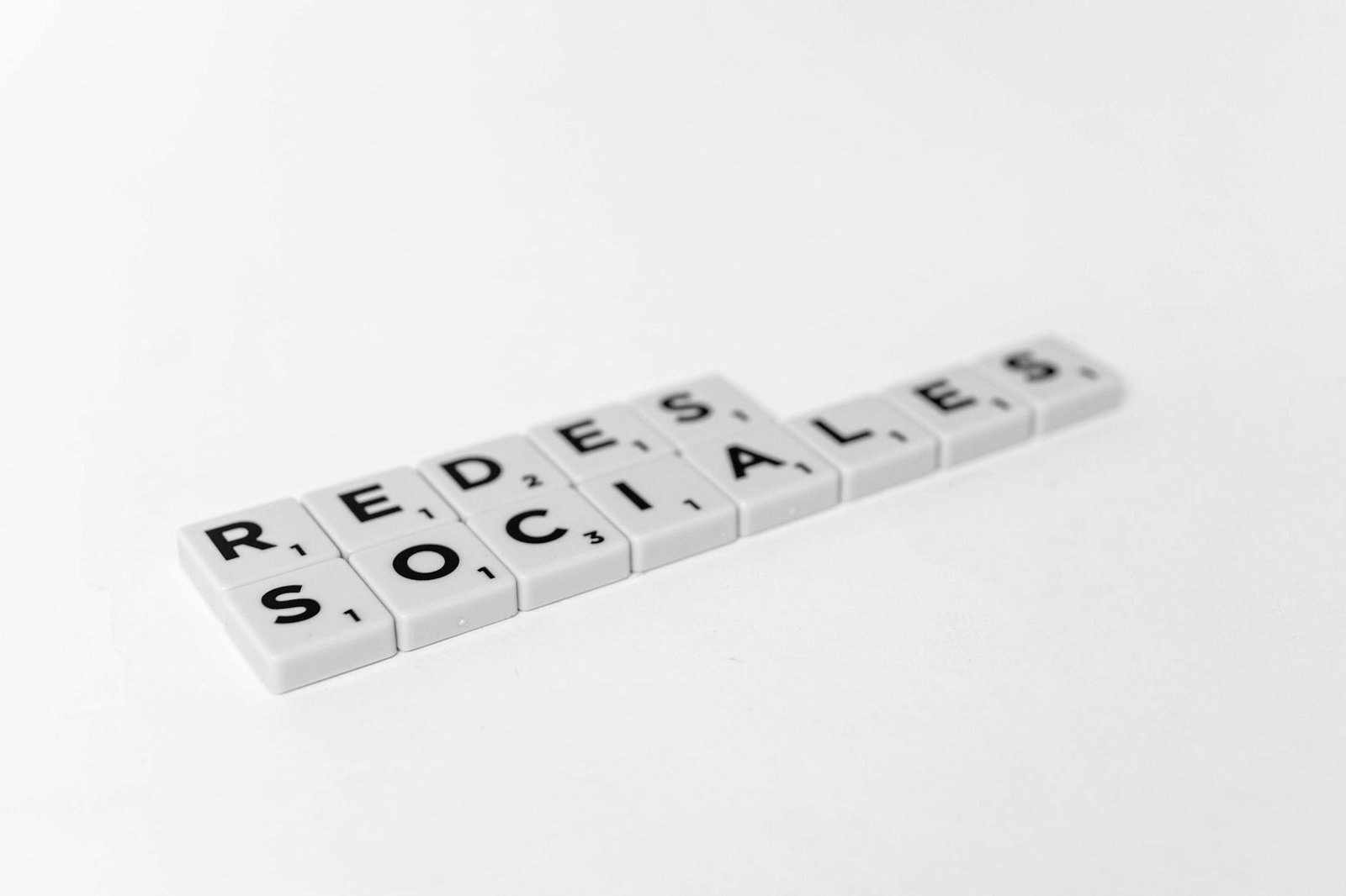 Redes Sociais para Negócios: Qual a Melhor em 2026? A Estratégia Vencedora para Sua Marca — redes sociais para negócios qual